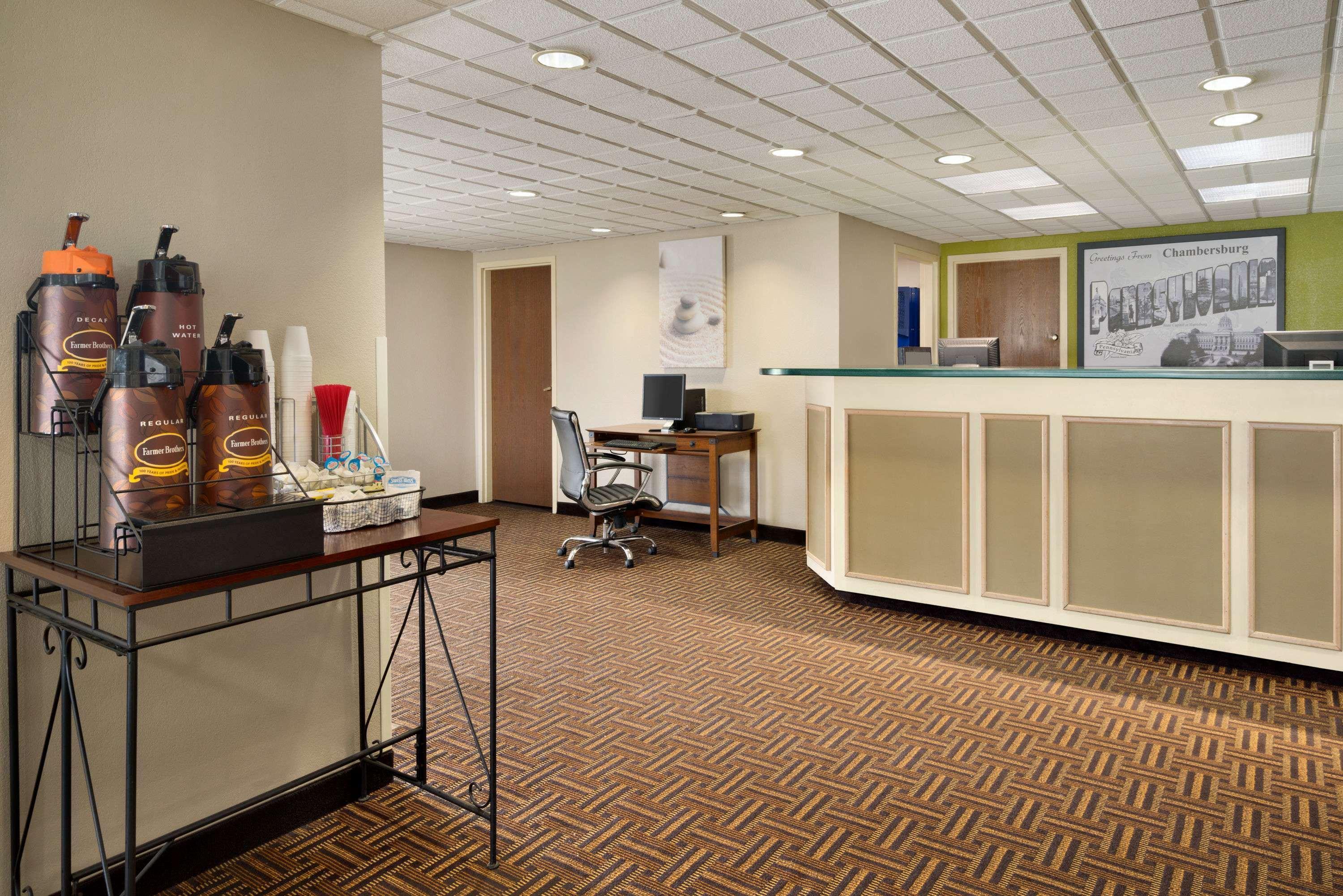 ซูเปอร์ 8 บาย วินด์แฮม แชมเบอร์สเบิร์ก I-81 Hotel ภายนอก รูปภาพ