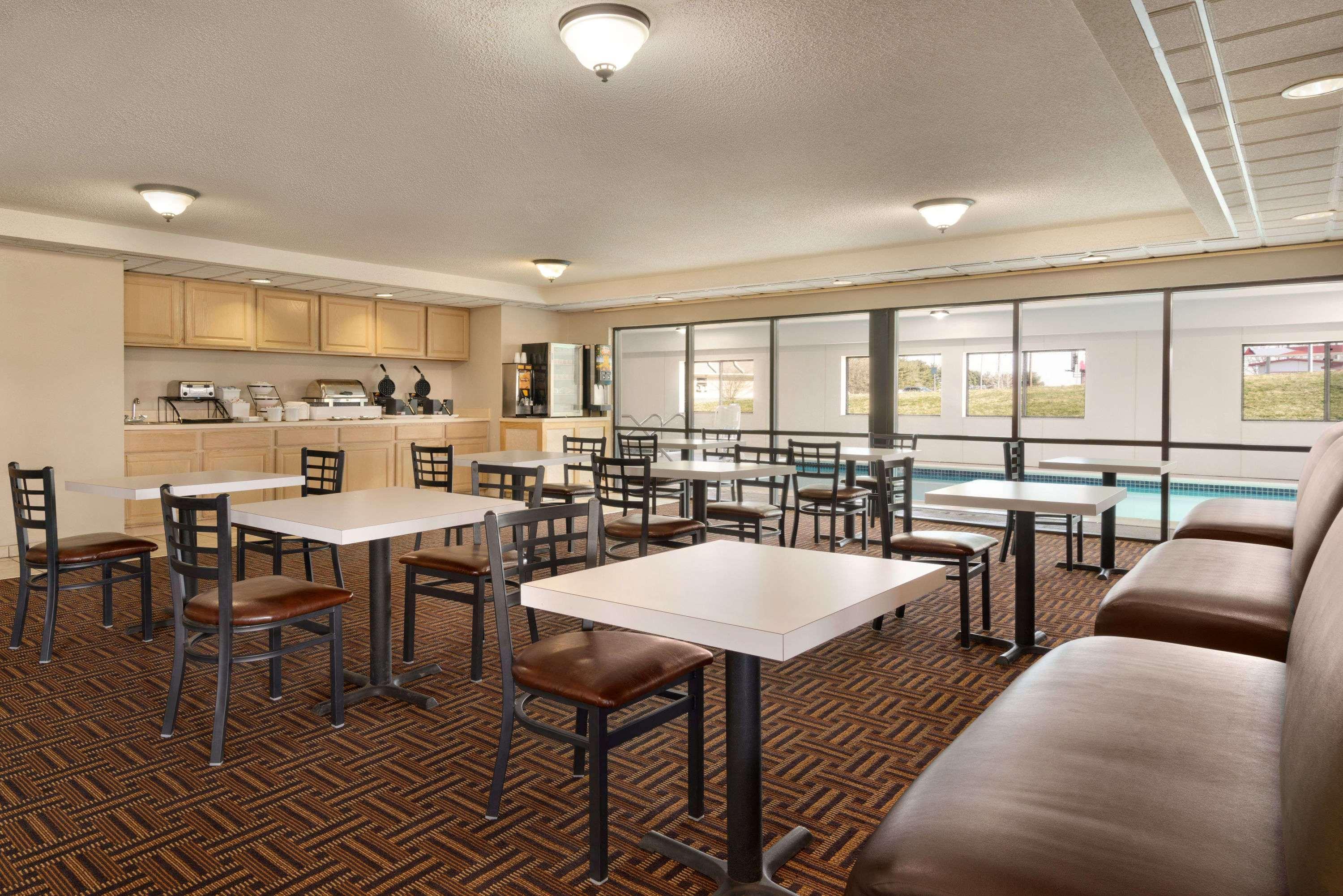 ซูเปอร์ 8 บาย วินด์แฮม แชมเบอร์สเบิร์ก I-81 Hotel ภายนอก รูปภาพ