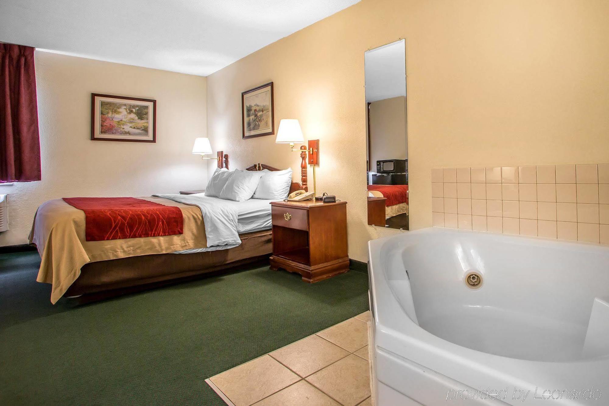 ซูเปอร์ 8 บาย วินด์แฮม แชมเบอร์สเบิร์ก I-81 Hotel ภายนอก รูปภาพ