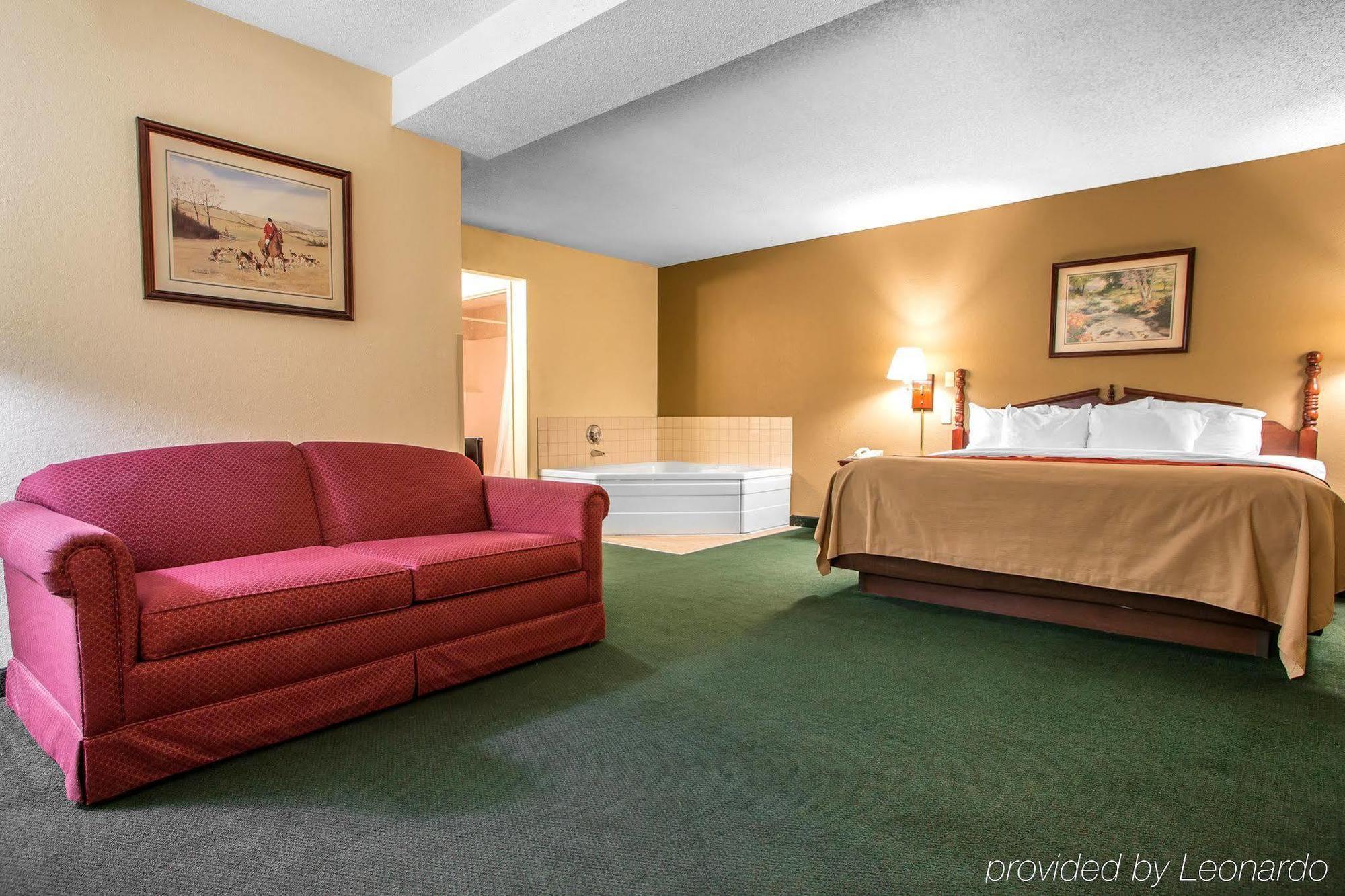 ซูเปอร์ 8 บาย วินด์แฮม แชมเบอร์สเบิร์ก I-81 Hotel ภายนอก รูปภาพ