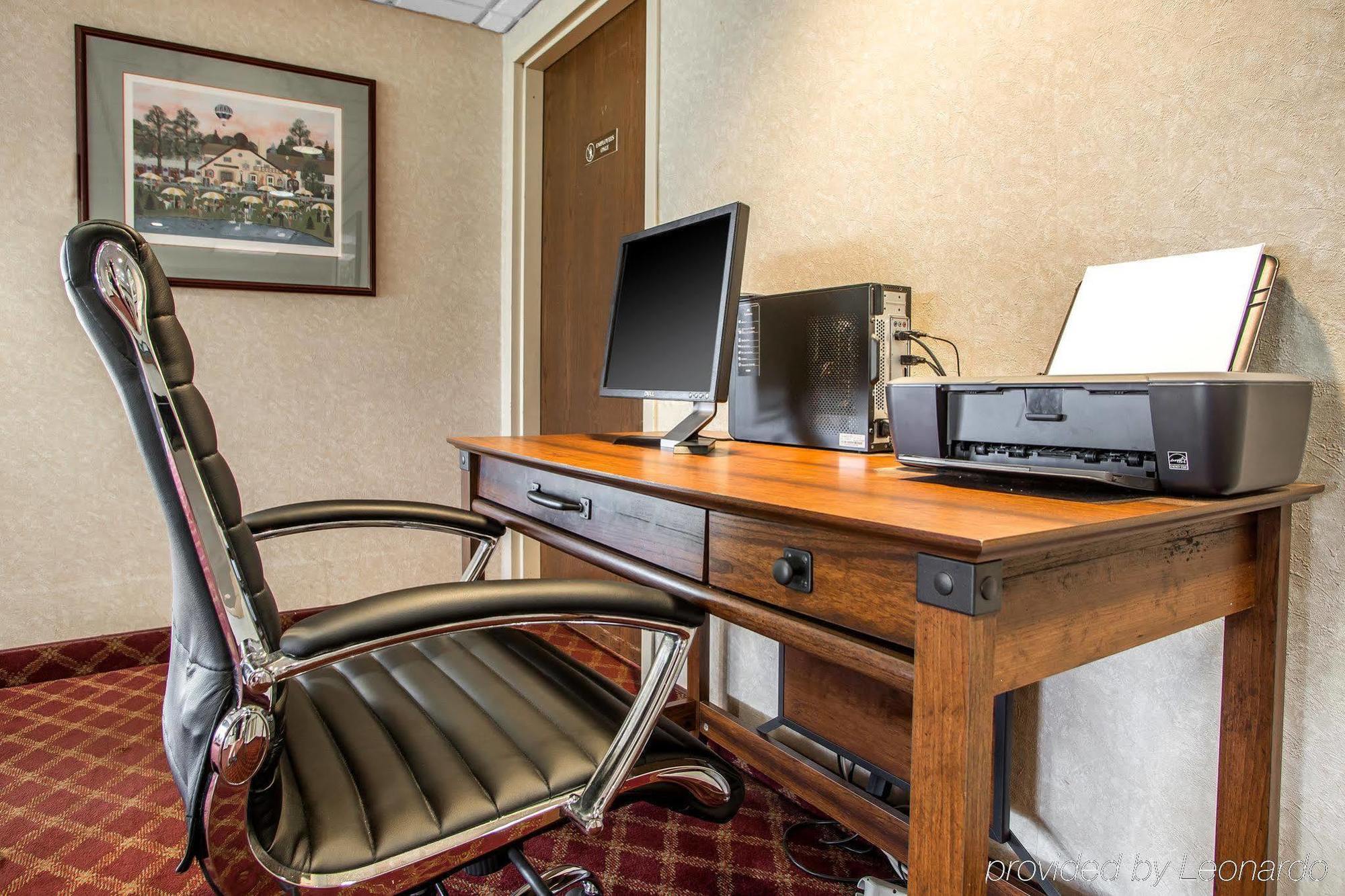 ซูเปอร์ 8 บาย วินด์แฮม แชมเบอร์สเบิร์ก I-81 Hotel ภายนอก รูปภาพ