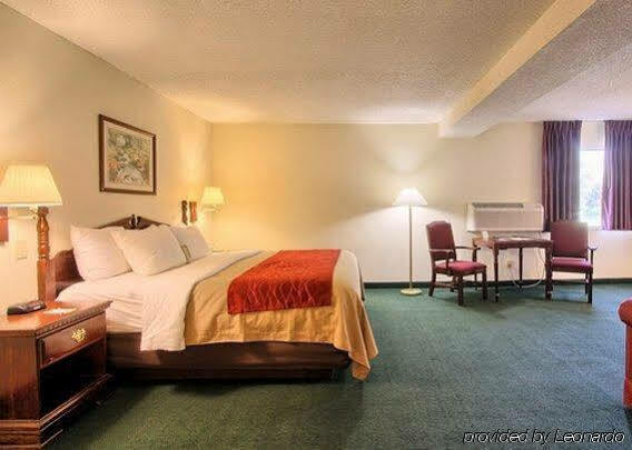 ซูเปอร์ 8 บาย วินด์แฮม แชมเบอร์สเบิร์ก I-81 Hotel ภายนอก รูปภาพ